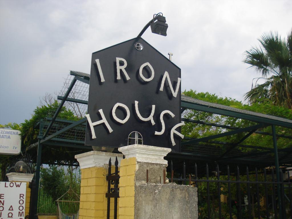 Iron House Leilighet Ájos Jeórjos Eksteriør bilde